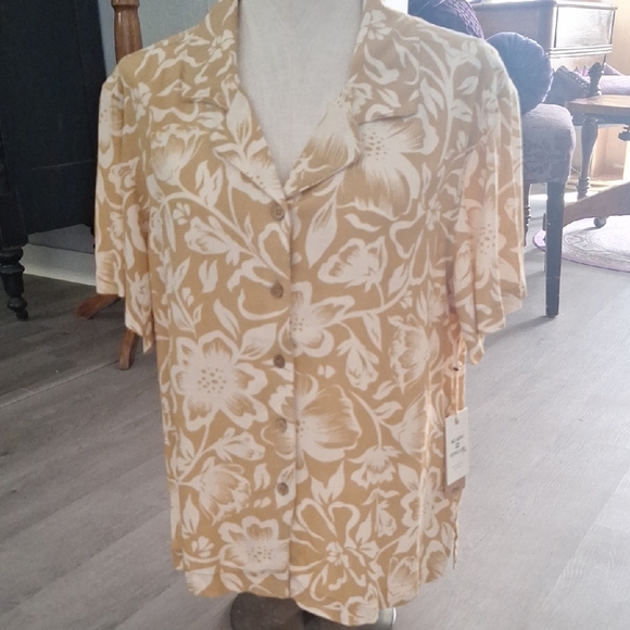 Billabong Tops - Billabong Gold Floral Button-Down Shirt Steph Claire Smith Collection